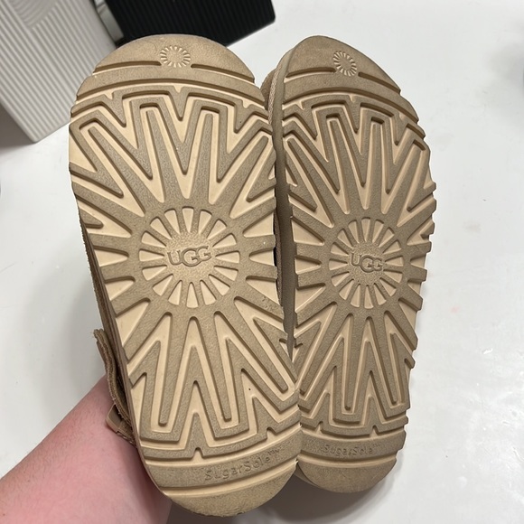 SOLD OUT EVERYWHERE Ugg Goldenstar Clogs in Driftwood Size 5 - Picture 7 of 7